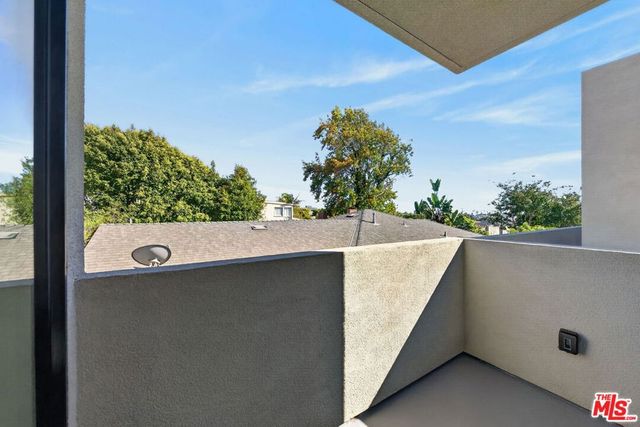 1853 12th Street D, Santa Monica, CA 90404
