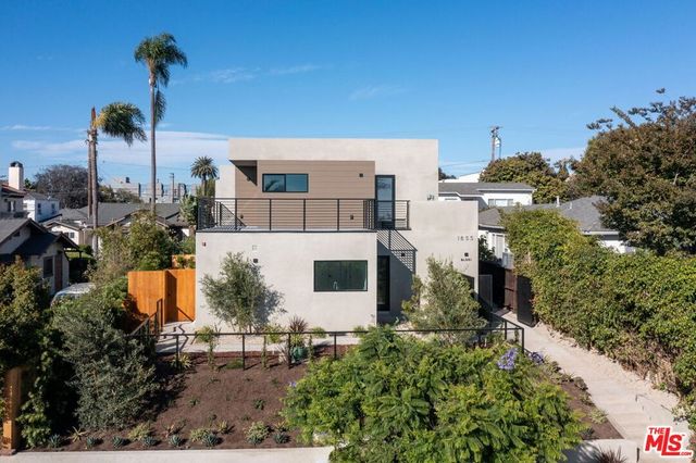 1853 12th Street D, Santa Monica, CA 90404