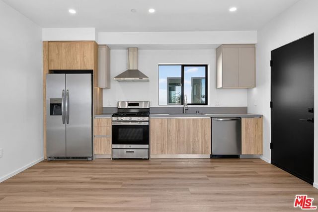 1853 12th Street D, Santa Monica, CA 90404