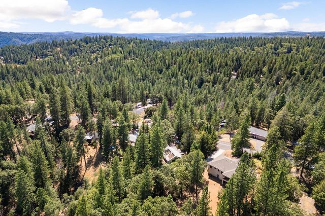 6225 Green Ridge Dr, Foresthill, CA 95631