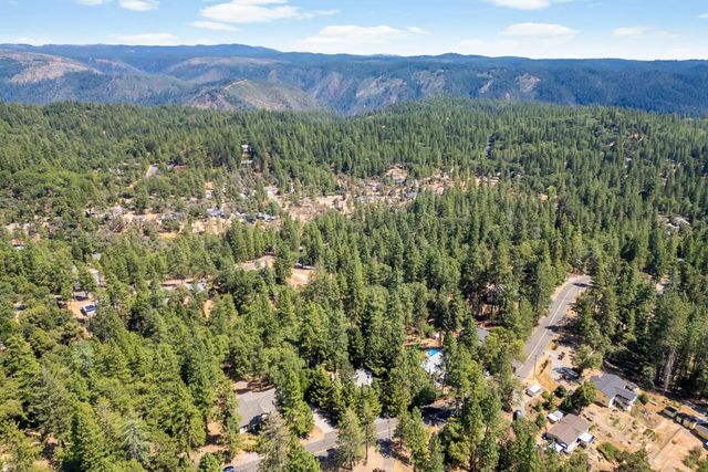 6225 Green Ridge Dr, Foresthill, CA 95631