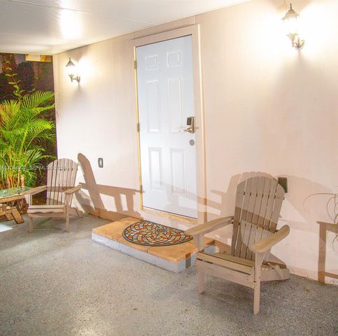 947 NE 149th St, Miami, FL 33161