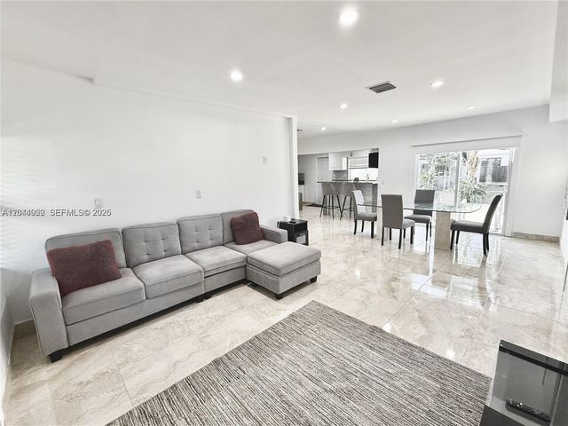 947 NE 149th St, Miami, FL 33161