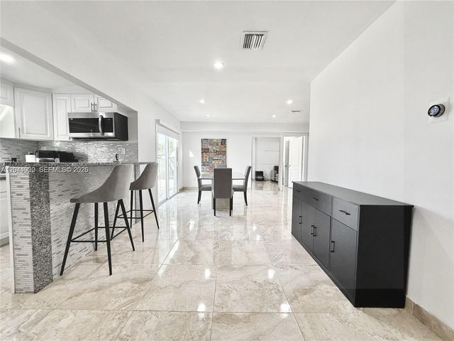 947 NE 149th St, Miami, FL 33161