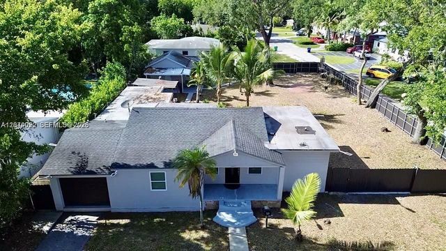 947 NE 149th St, Miami, FL 33161