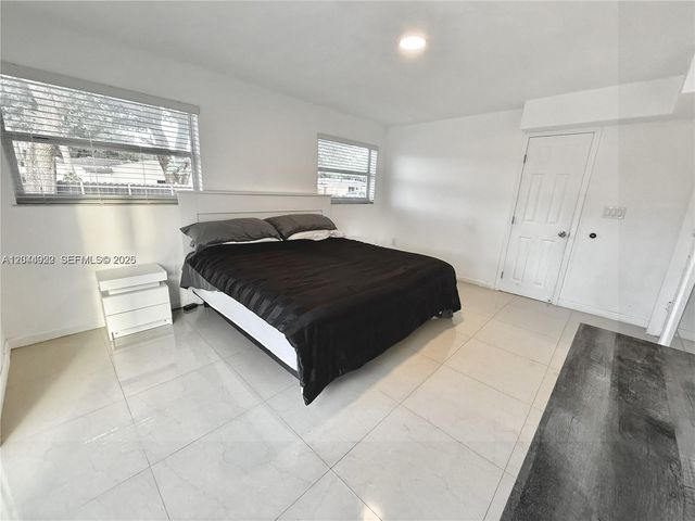 947 NE 149th St, Miami, FL 33161