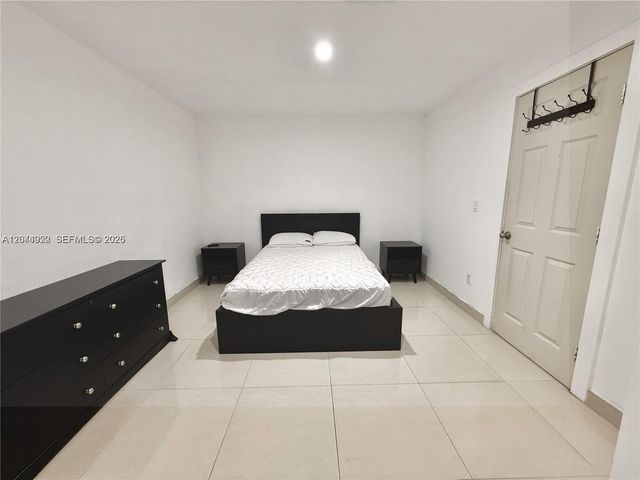 947 NE 149th St, Miami, FL 33161