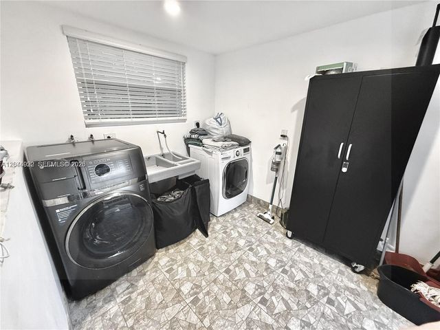 947 NE 149th St, Miami, FL 33161