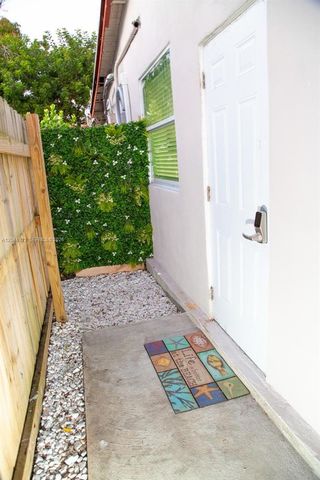 947 NE 149th St, Miami, FL 33161
