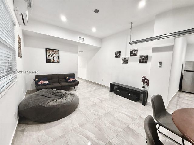 947 NE 149th St, Miami, FL 33161