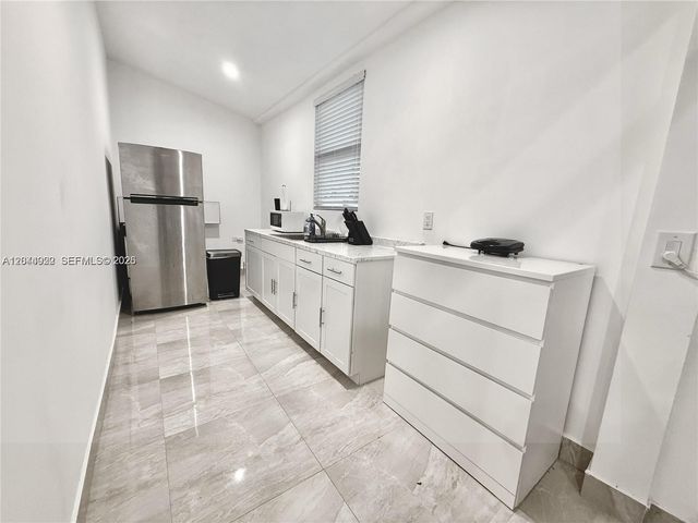 947 NE 149th St, Miami, FL 33161