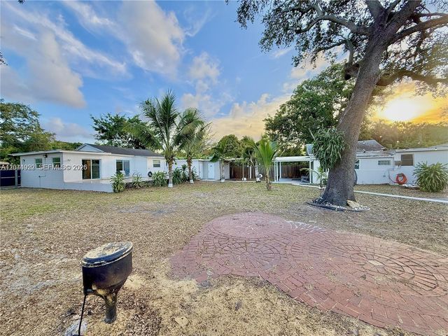 947 NE 149th St, Miami, FL 33161