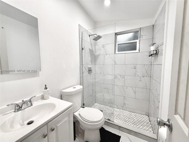 947 NE 149th St, Miami, FL 33161