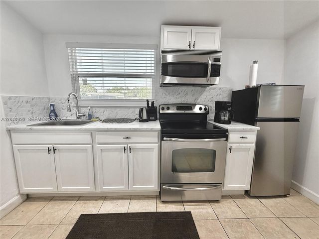 947 NE 149th St, Miami, FL 33161
