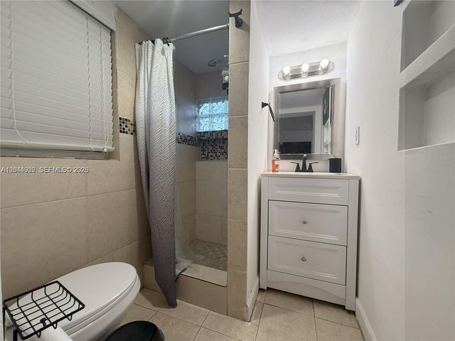 947 NE 149th St, Miami, FL 33161