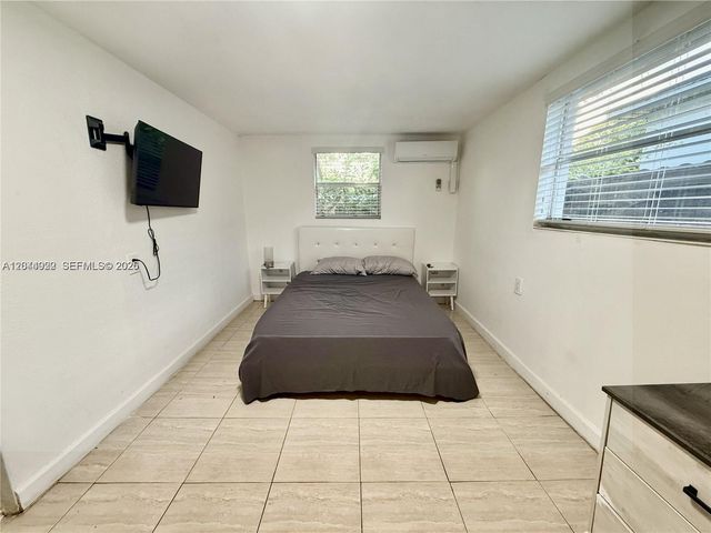 947 NE 149th St, Miami, FL 33161