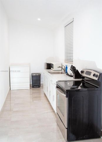 947 NE 149th St, Miami, FL 33161