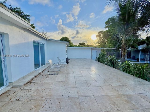 947 NE 149th St, Miami, FL 33161