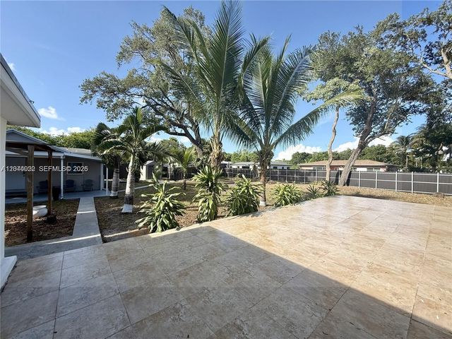 947 NE 149th St, Miami, FL 33161