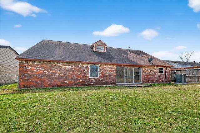 512 Harold Lane, Baytown, TX 77521