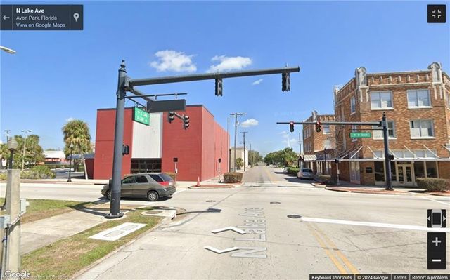 2 W Main St, Avon Park, FL 33825