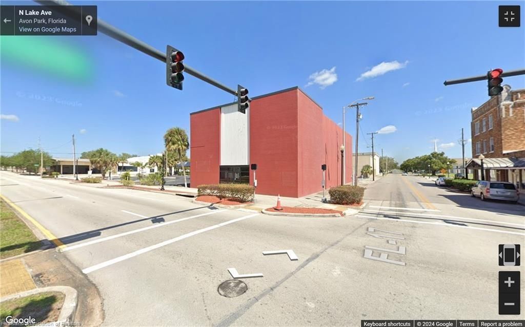 2 W Main St, Avon Park, FL 33825