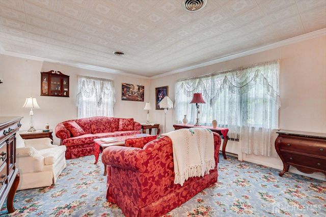 669 Old Post Road, Edison, NJ 08817