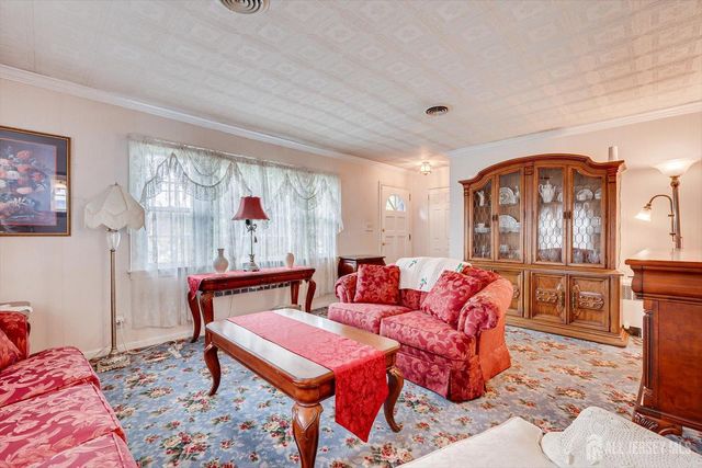 669 Old Post Road, Edison, NJ 08817