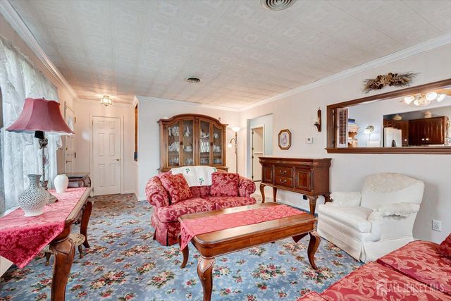 669 Old Post Road, Edison, NJ 08817
