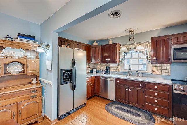 669 Old Post Road, Edison, NJ 08817