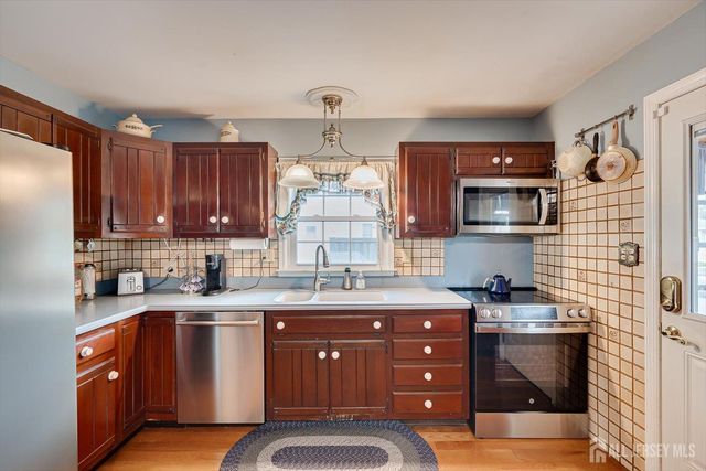 669 Old Post Road, Edison, NJ 08817