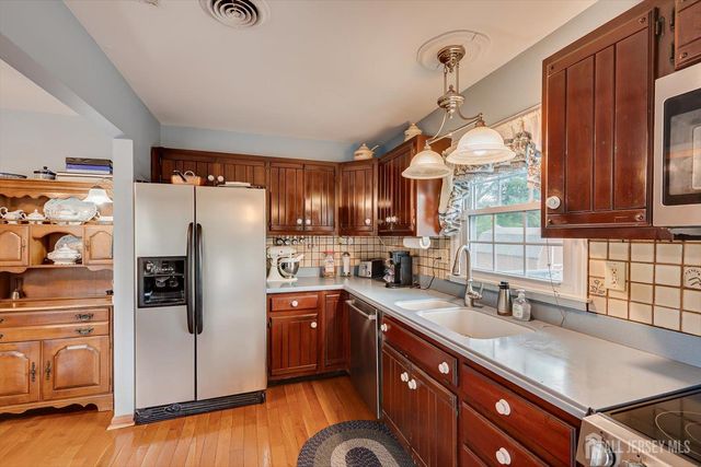 669 Old Post Road, Edison, NJ 08817