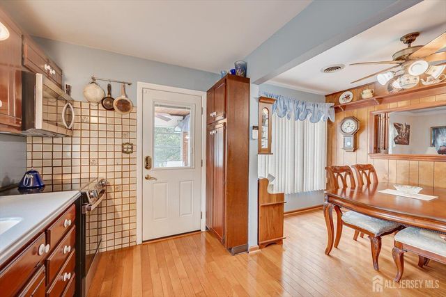 669 Old Post Road, Edison, NJ 08817