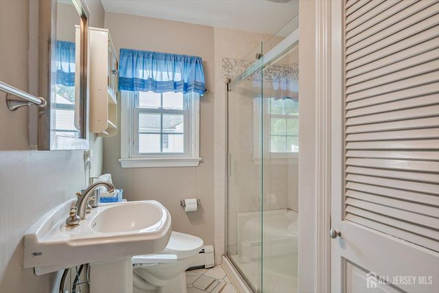669 Old Post Road, Edison, NJ 08817