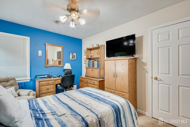 669 Old Post Road, Edison, NJ 08817