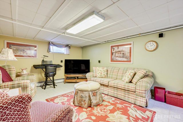 669 Old Post Road, Edison, NJ 08817