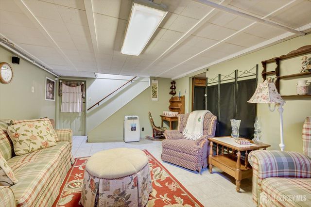 669 Old Post Road, Edison, NJ 08817