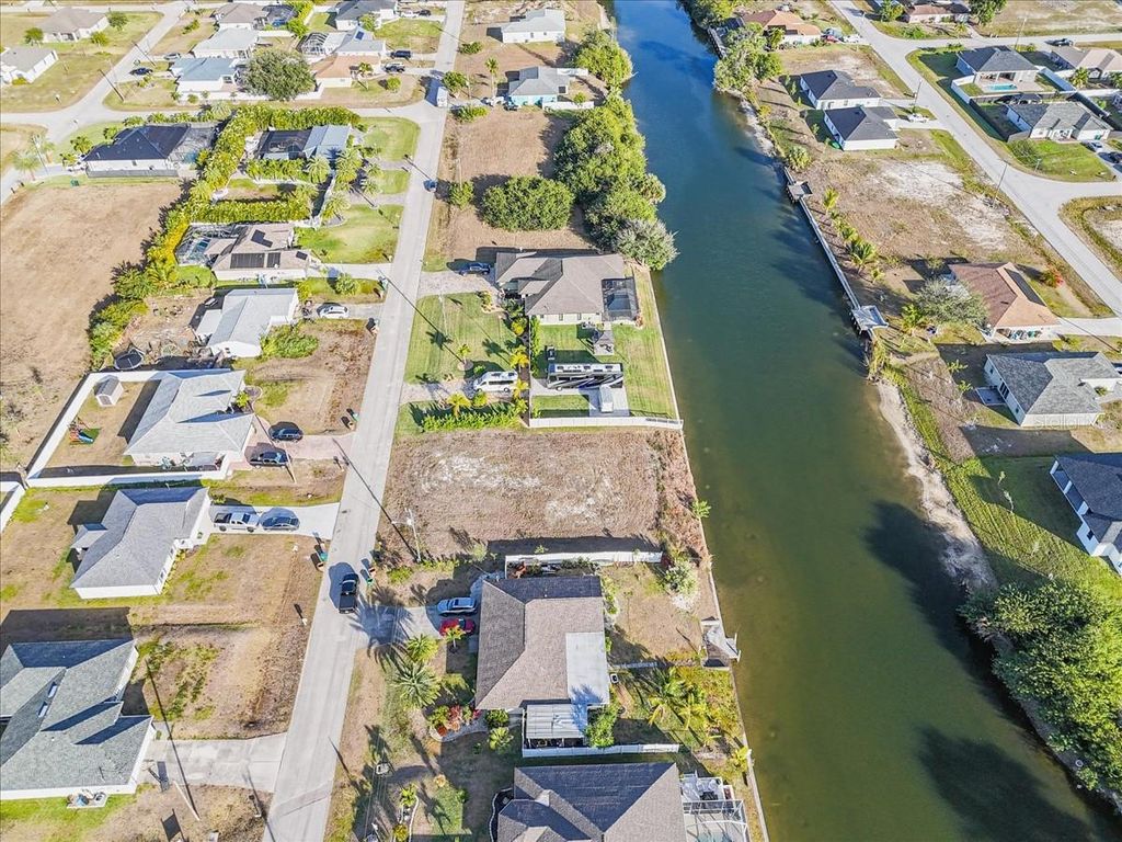 Image 20 of property listing at 322 NE 20TH STREET, Cape Coral, FL 33909