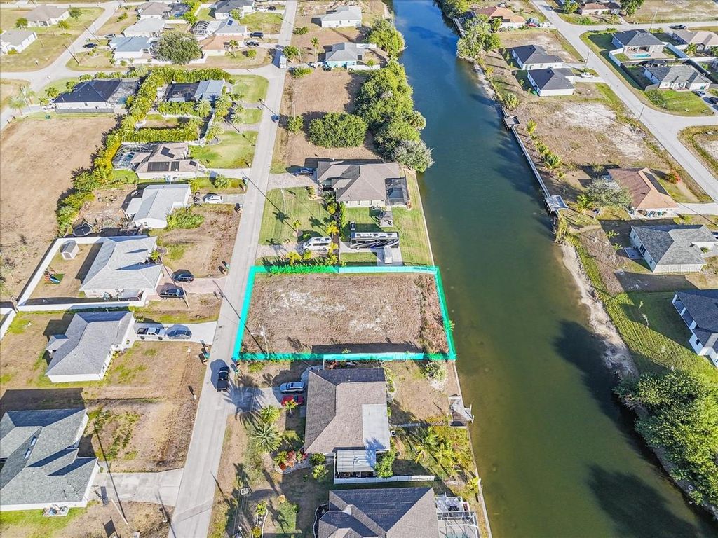 Image 21 of property listing at 322 NE 20TH STREET, Cape Coral, FL 33909