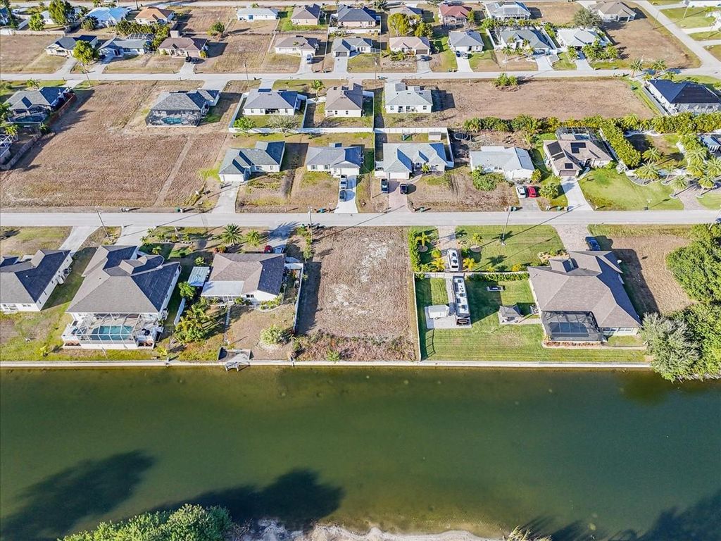 Image 23 of property listing at 322 NE 20TH STREET, Cape Coral, FL 33909