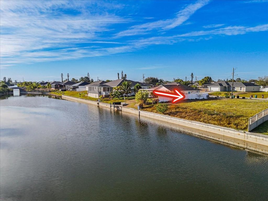 Image 4 of property listing at 322 NE 20TH STREET, Cape Coral, FL 33909