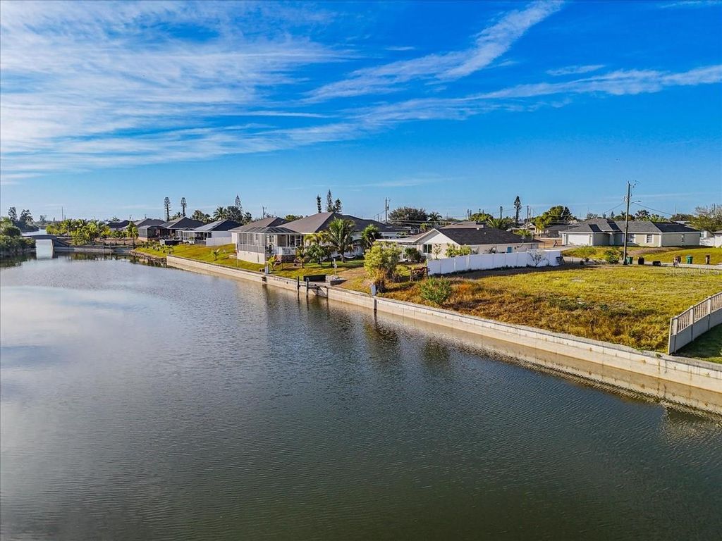 Image 34 of property listing at 322 NE 20TH STREET, Cape Coral, FL 33909