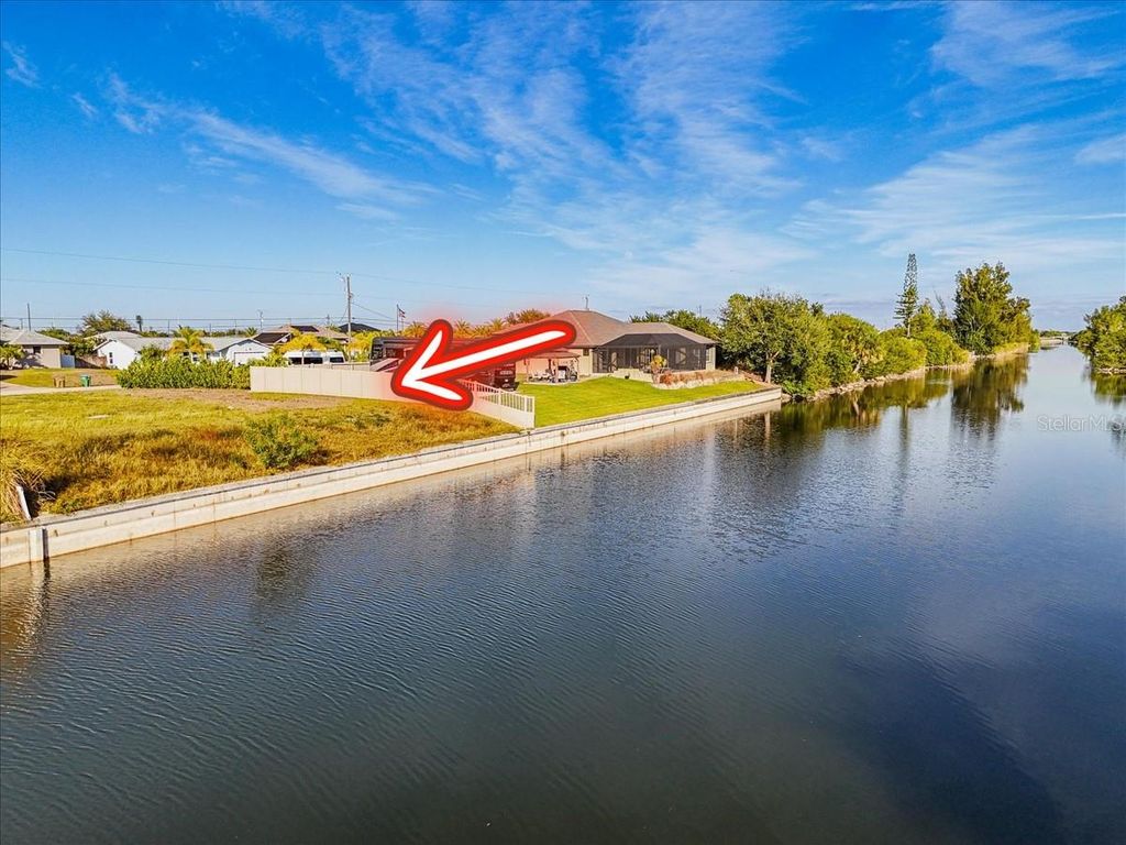 Image 5 of property listing at 322 NE 20TH STREET, Cape Coral, FL 33909