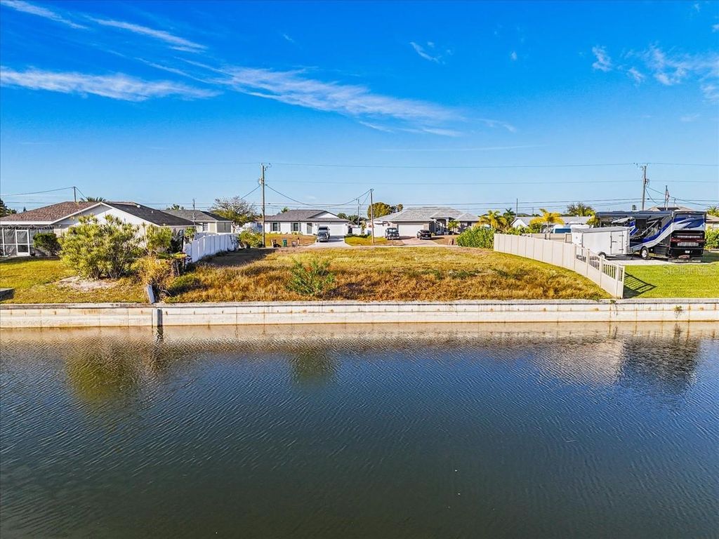 Image 6 of property listing at 322 NE 20TH STREET, Cape Coral, FL 33909