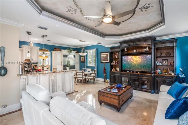 7851 NW 166th Ter, Miami Lakes, FL 33016