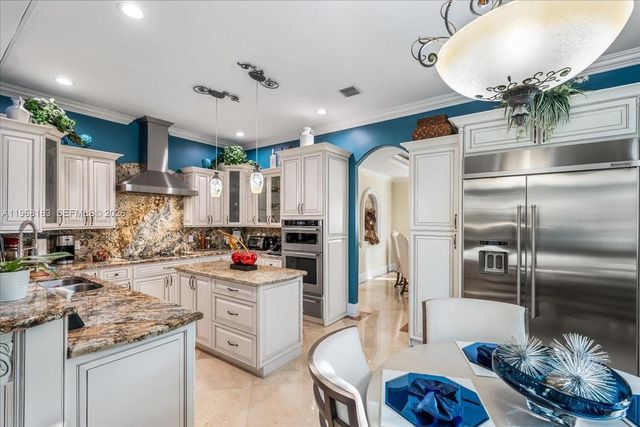 7851 NW 166th Ter, Miami Lakes, FL 33016