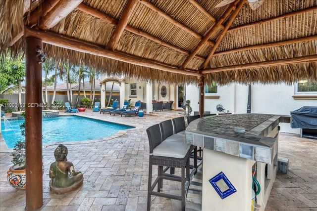 7851 NW 166th Ter, Miami Lakes, FL 33016