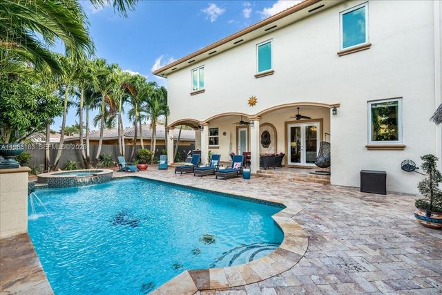 7851 NW 166th Ter, Miami Lakes, FL 33016