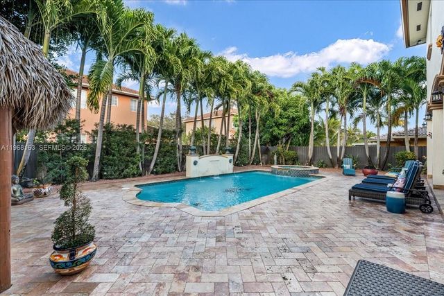 7851 NW 166th Ter, Miami Lakes, FL 33016