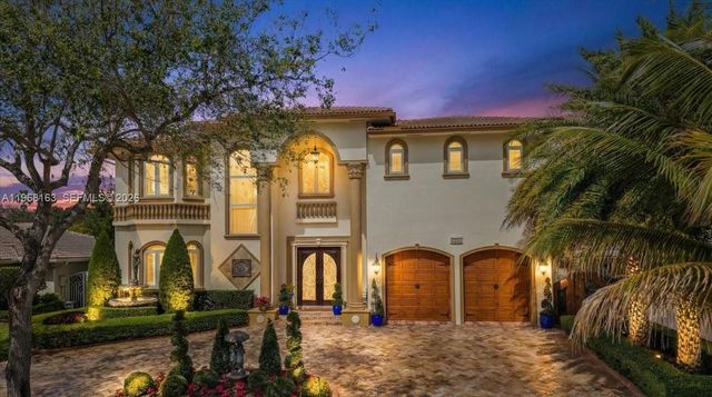 7851 NW 166th Ter, Miami Lakes, FL 33016